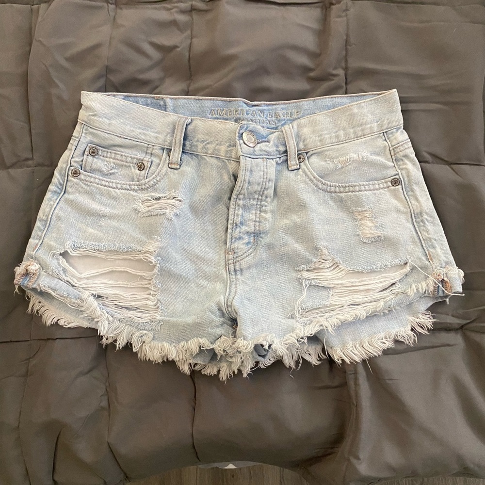 American eagle, Tomgirl shortie, light jean, size 4